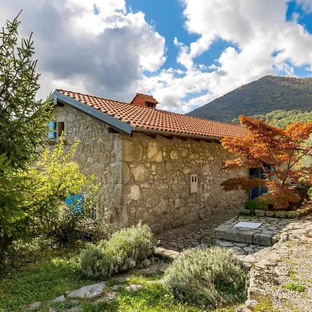 Feriehus 2 Bedroom Beautiful In Poljane