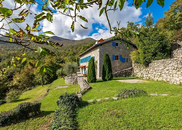 2 Bedroom Beautiful In Poljane