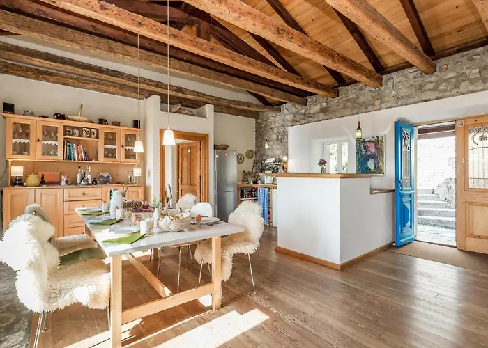 2 Bedroom Beautiful In 度假居 Poljane