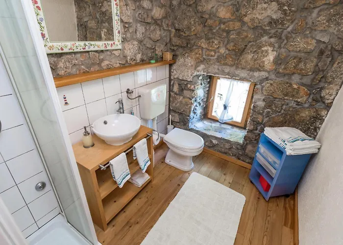 2 Bedroom Beautiful In * Poljane