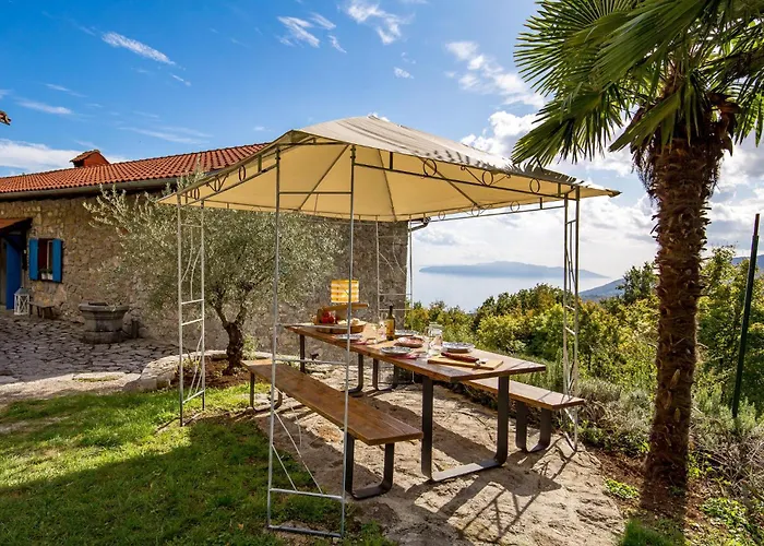2 Bedroom Beautiful In * Poljane